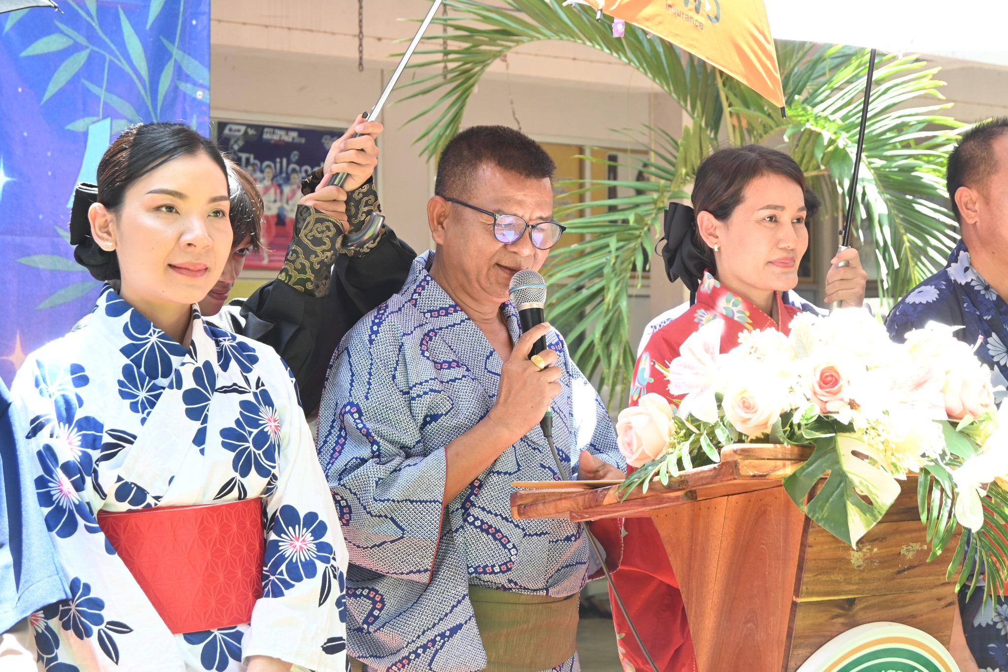 นายธัชเวชช์ ศานติบูรณ์ ผู้อำนวยการโรงเรียนสตึกเป็นประธานเปิดกิจกรรมวันทานาบะตะ (เทศกาลขอพรจากดวงดาว) ให้กับนักเรียนแผนการเรียนภาษาอังกฤษ-ภาษาญี่ปุ่น