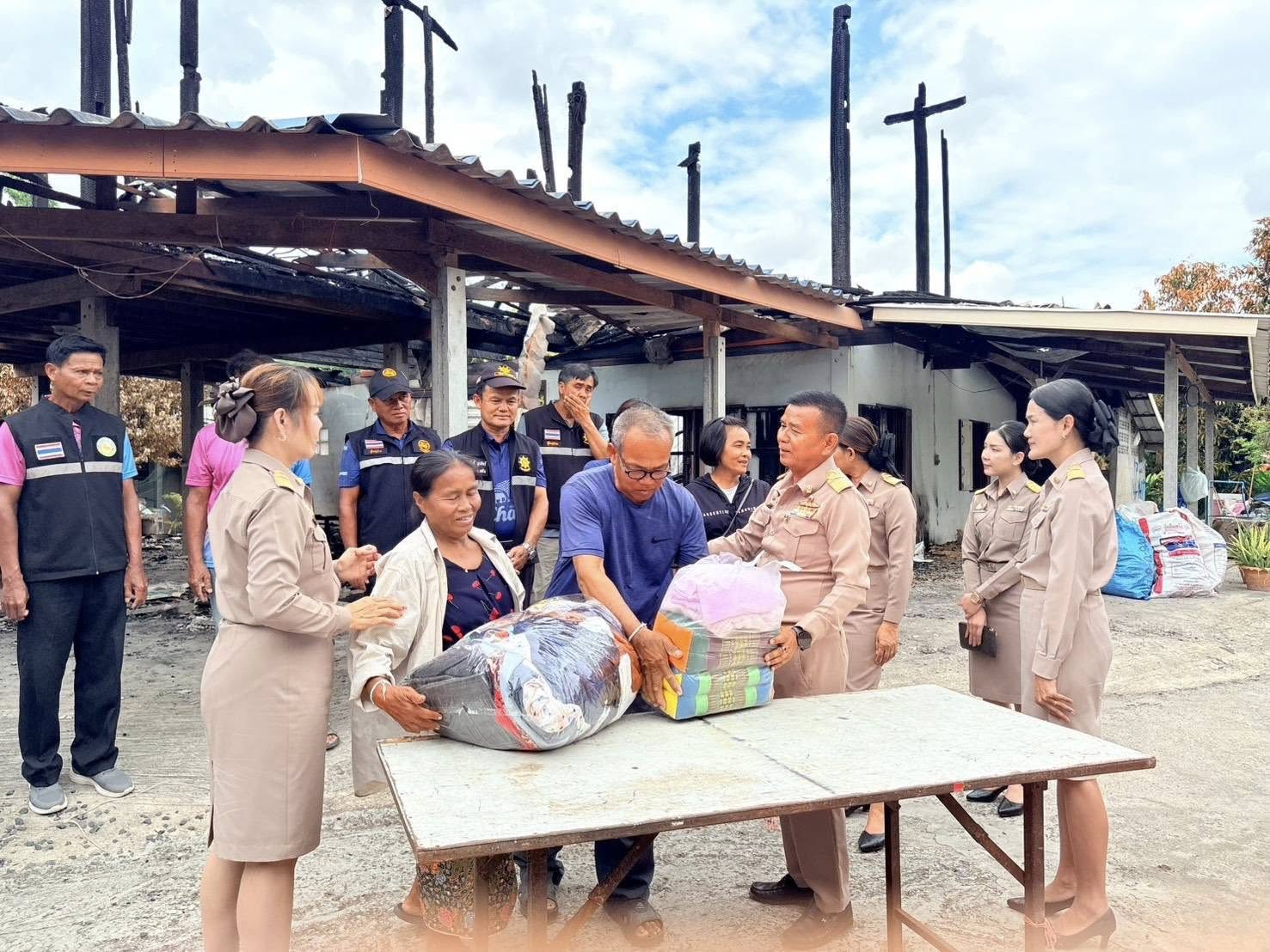 สมาคมผู้ปกครองนักเรียนและครูโรงเรียนสตึกได้นำเงินจำนวน 10,000 บาท พร้อมด้วยเสื้อผ้า ,ผ้าขนหนู ,ผ้าห่มและหมอนไปช่วยเหลือ น.ส.ขวัญปภัสร์ สุขจิต นักเรียนชั้นมัธยมศึกษาปีที่ 6/2 และครอบครัว ซึ่งเกิดเหตุไฟไหม้บ้าน เมื่อวันที่ 14 พฤษภาคม 2569 ที่ผ่านมา